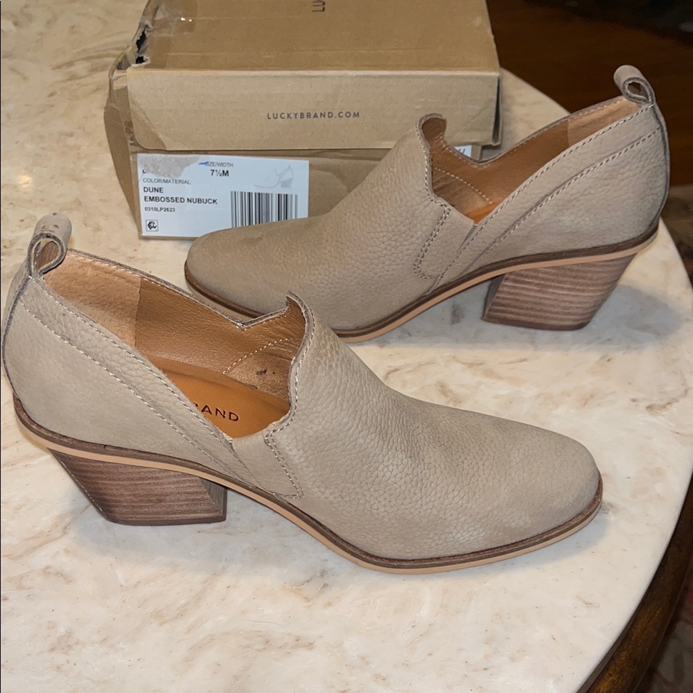 Lucky Brand “Vennia” Leather Slip On Ankle Bootie - Picture 4 of 9
